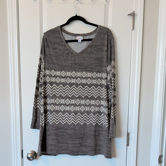 LuLaRoe Tops - LuLaRoe Gray and White Long Sleeve Top Size XL